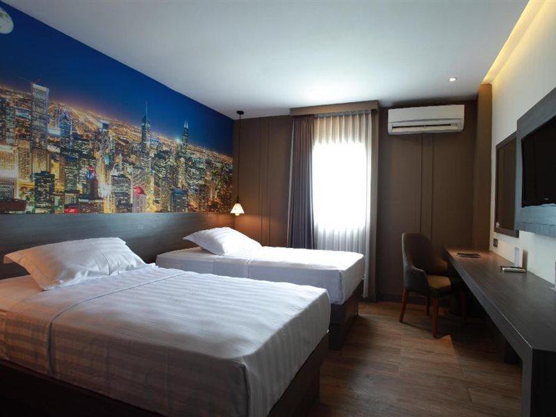 Отель Horison Plaza Tegal Экстерьер фото