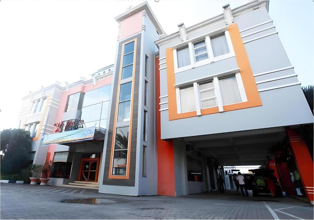 Отель Horison Plaza Tegal Экстерьер фото