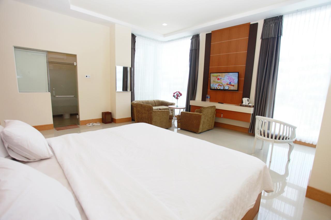 Отель Horison Plaza Tegal Экстерьер фото